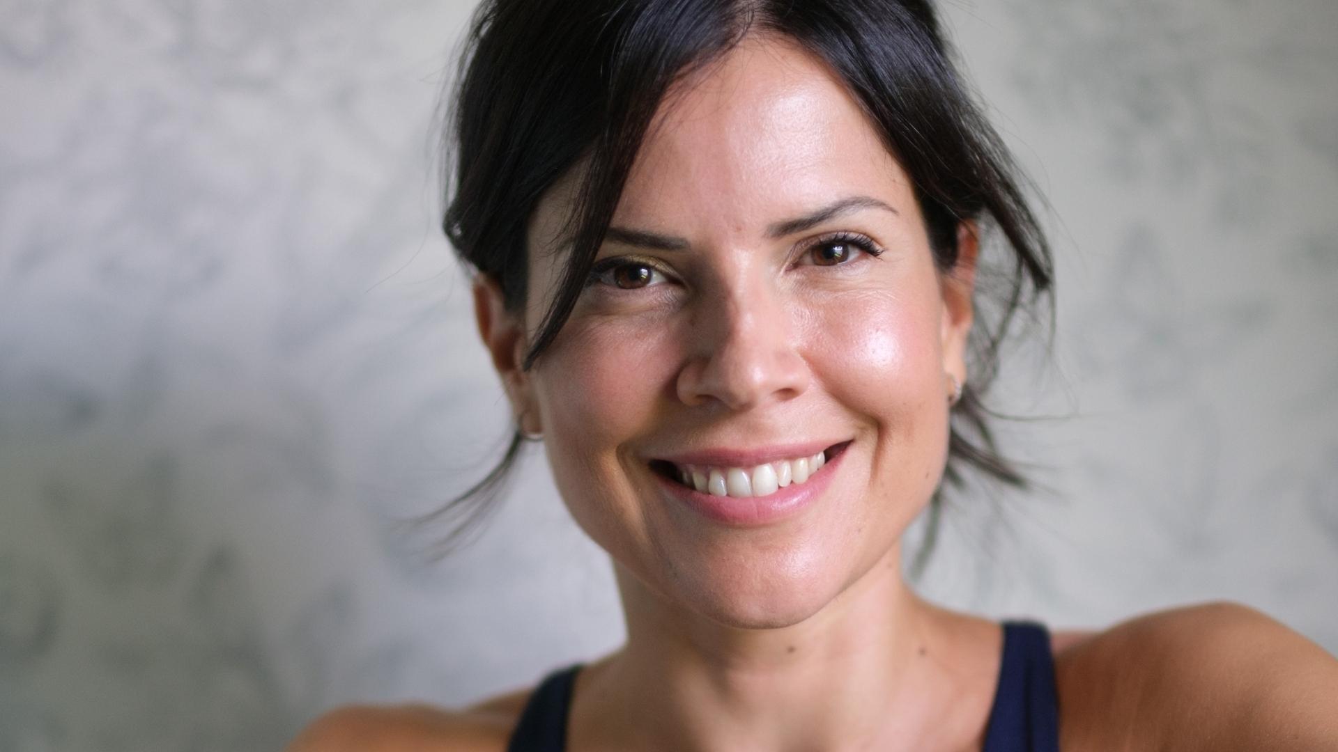 Entrenamiento de fuerza para mujeres rompe mitos y mejora tu salud hormonal - Jara Díaz