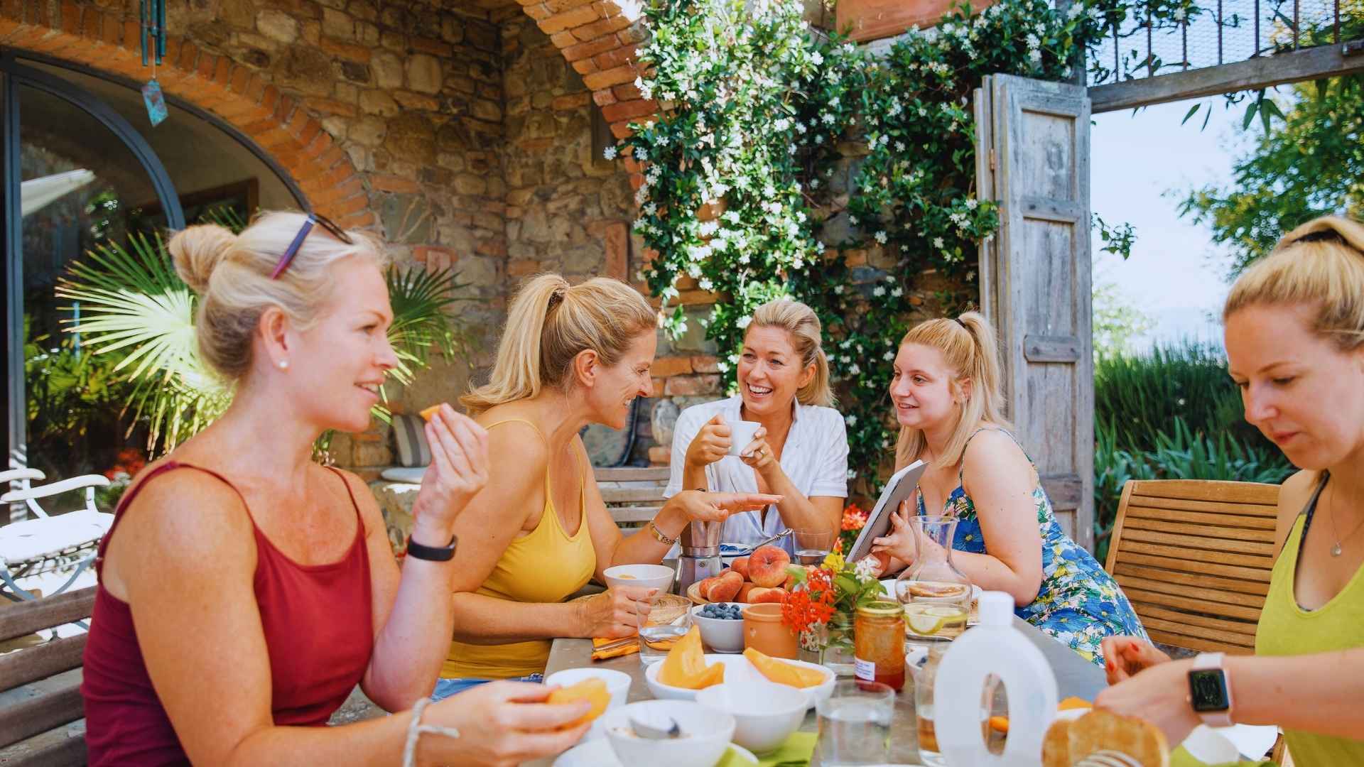 Cómo mejorar tu salud hormonal en la perimenopausia: guía natural para mujeres de +40 - Jara Díaz