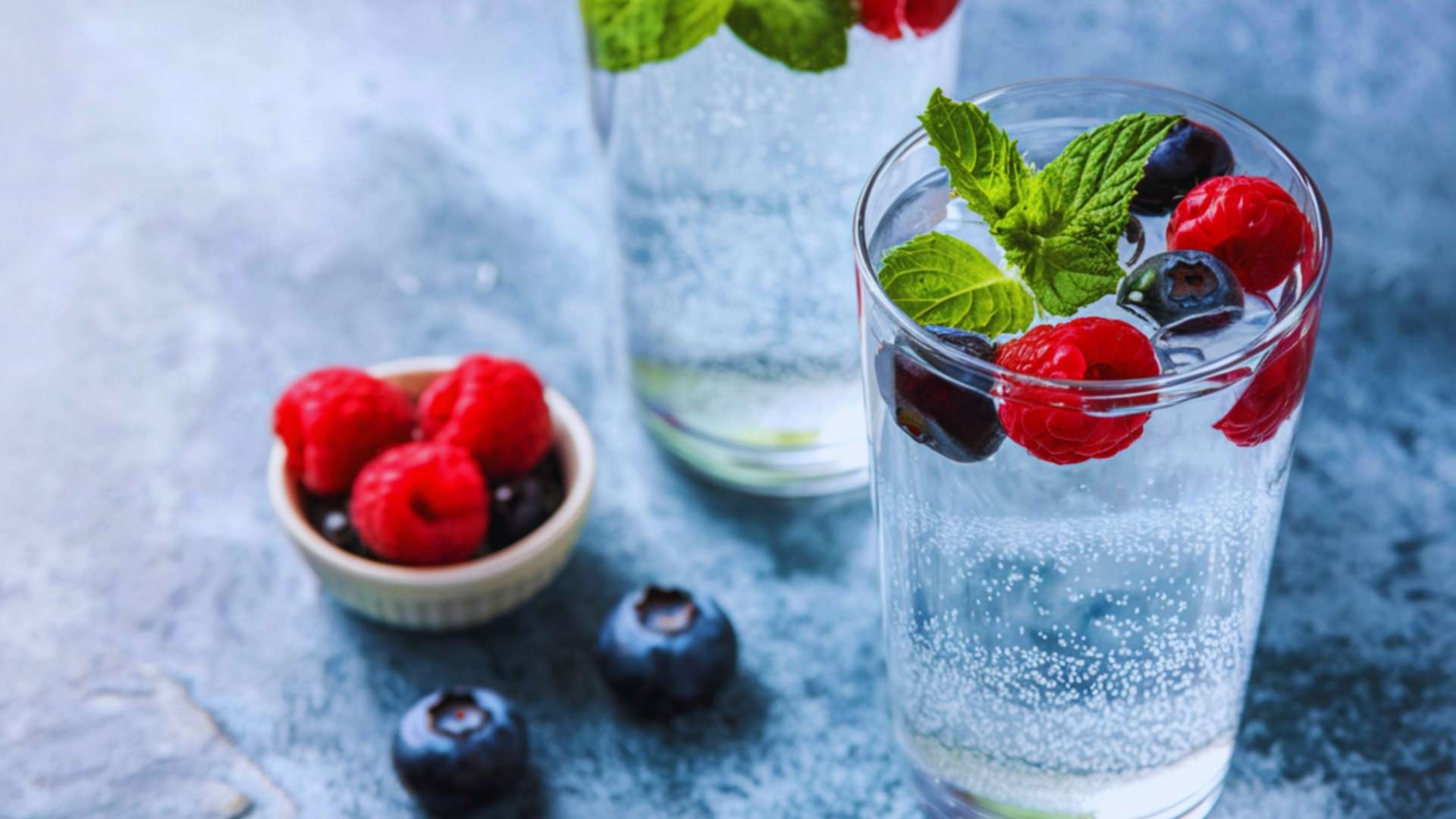 La importancia de las aguas refrescantes en verano - Jara Díaz